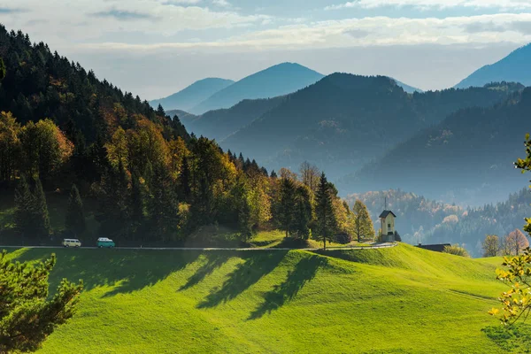 Yeşil Mera Dağlar Mükemmel Yol Gezisi Slovenya — Stok fotoğraf