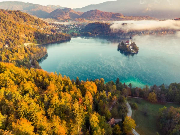 Slovenya Lake Bled Renkli Sonbahar Gündoğumu — Stok fotoğraf