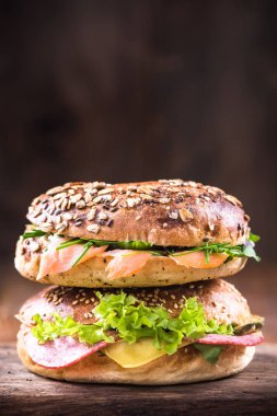 Sağlıklı ve basit bir kahvaltı veya brunch fikir.