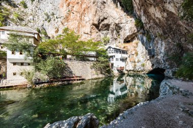 Blagaj Tekke, derviş evde kayalar Buna River, Bosna-Hersek.