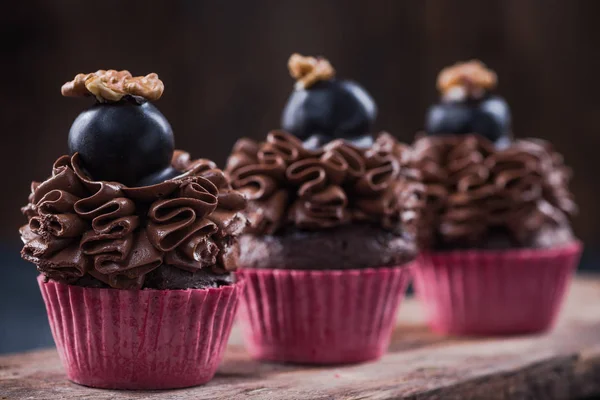 Pastelito Chocolate Negro Sobre Tabla Madera — Foto de Stock