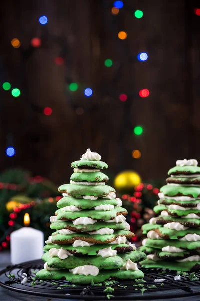 Lebkuchen Christbaum Auf Festlich Geschmücktem Tisch — Stockfoto