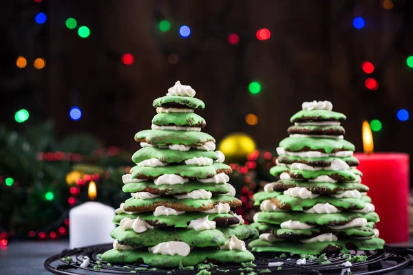 Gingerbread Christmas Tree Festive Decorated Table — Stock Photo, Image