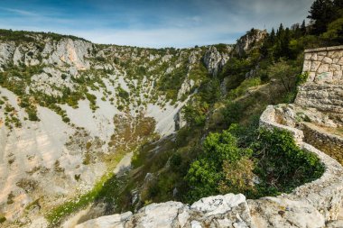 Imotski doğa harikası Krater Gölü, Hırvatistan ile.