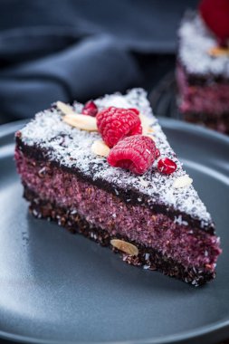 Ahududu ve chia tohum kek, bölümü hizmet.