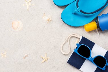 Plaj aksesuar düz kum, yaz tatil tasarım yatıyordu
