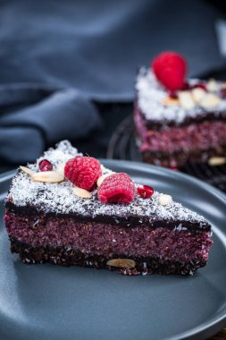 Ahududu ve chia tohum kek, bölümü hizmet