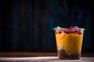 Kavanoz ev yapımı havuç puding