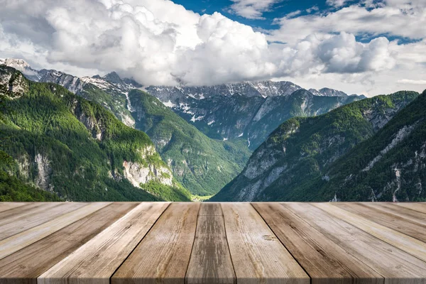 Exhibición o montaje del producto con paisaje de montaña — Foto de Stock