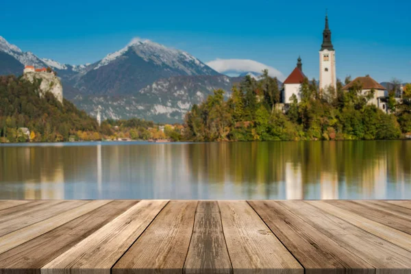 スロベニアのブレッド湖、ウッドボード製品ディスプレイ、モンタージュと — ストック写真