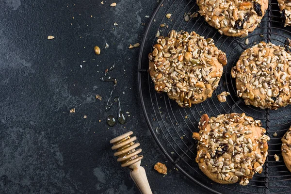 Oat cookies with sunflower seed and honey — Stock Photo, Image