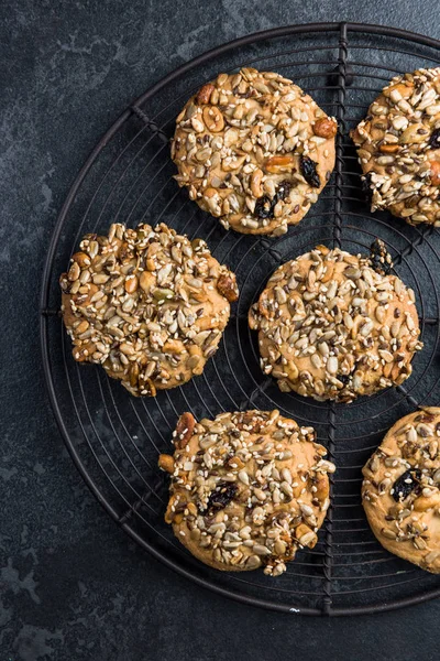 Ayçiçeği tohumu ve bal ile yulaf kurabiyeleri