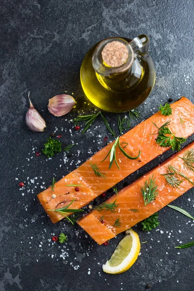 Preparing salmon fillets with herbs and spices — Stock Photo, Image