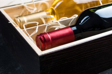 Şarap ahşap kasa yakın görünüm