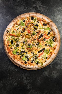 Vejetaryen pizza, restoranda taze pişmiş