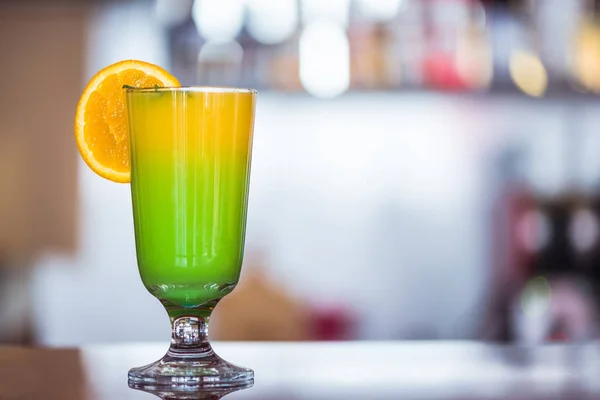 Exotische cocktail op Bar teller — Stockfoto