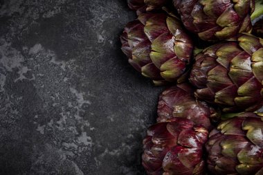 Mor enginar, İtalyan cousine yenilebilir bitki