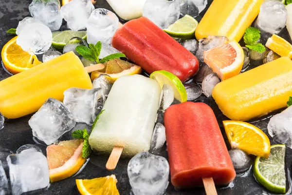 Natural juice ice pops with fruits and mint — Stock Photo, Image
