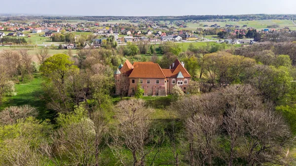 Letecký pohled na pozdní gotický hrad v Debno, nedaleko Tarnow, menší P — Stock fotografie
