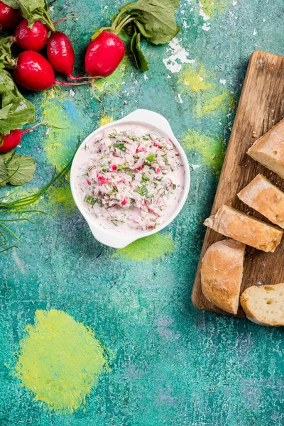 Fresh and raw radish salad, clean eating — Stock Photo, Image