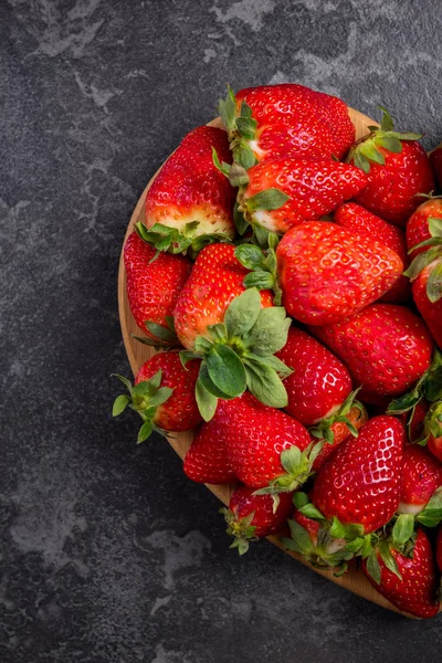 Amor por la alimentación saludable y el concepto de frutas frescas —  Fotos de Stock