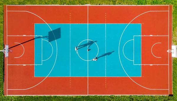 バスケットボールコートの長い影、クリエイティブビジュアルアート — ストック写真
