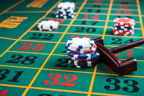 Roulette graan felt table with numbers and chips