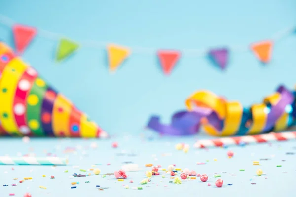 Modèle coloré de carte d'anniversaire ou de fête Invitatniom. Espace de copie T — Photo