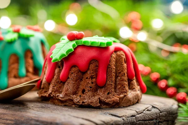 Bolo de Natal festivo decorado com gelo, vista de perto — Fotografia de Stock