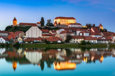 Slovenya 'da Alacakaranlıkta Aydınlanmış Şehir Ptuj
