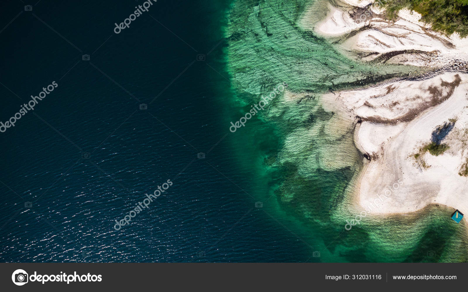 Wild River Flow into Lake inglés). Aerial Drone Top Down View. Abstracto: de stock © #312031116 | Depositphotos