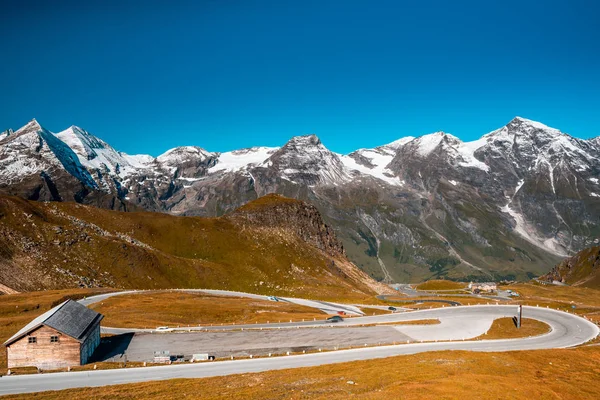 Curvy Panoramic High Alpine Road in Glossglockner, Austria at Au — стокове фото