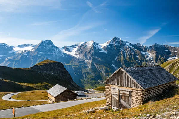 Curvy Panoramic High Alpine Road en Glossglockner, Austria at Au — Foto de Stock