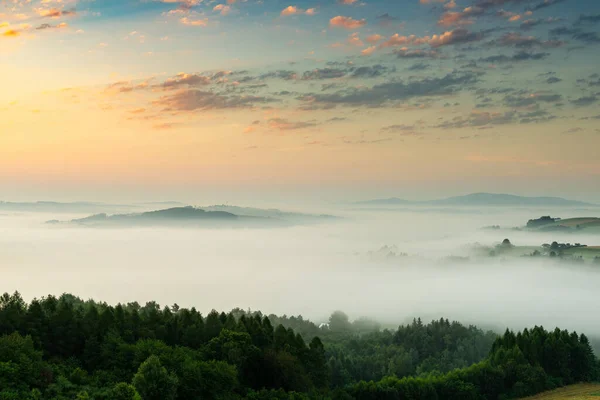 Piękny Wschód Słońca Polskich Górach Hillside Ciezkowicach Małopolsce — Zdjęcie stockowe