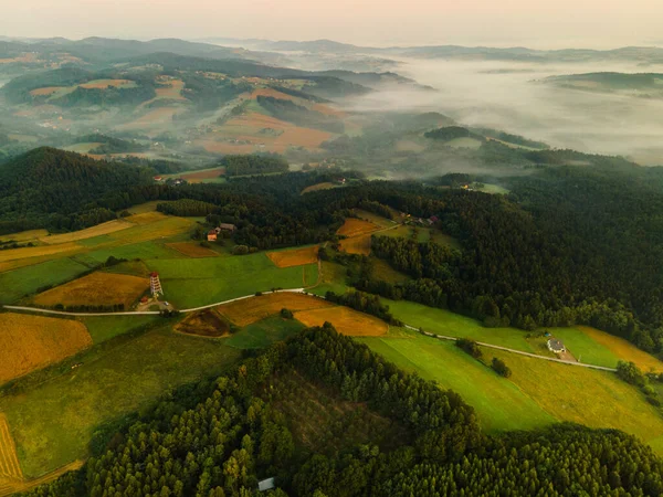 Polish Hillside Mountains Early Morning Fog Inglês Vista Aérea Drone — Fotografia de Stock