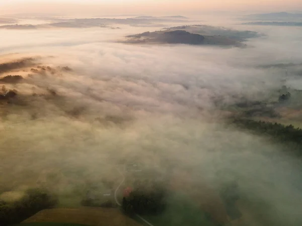 Atemberaubender Sonnenaufgang Kleinpolen Hügel Berge Und Nebel Drohnen Ansicht — Stockfoto