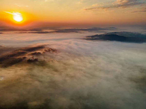 Drohnenblick Auf Den Sonnenaufgang Über Der Polnischen Landschaft Gebirge — Stockfoto