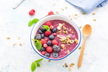 Sağlıklı Kahvaltı, Berry Fruit Bowl. Üst Manzara. Boşluğu Kopyala.