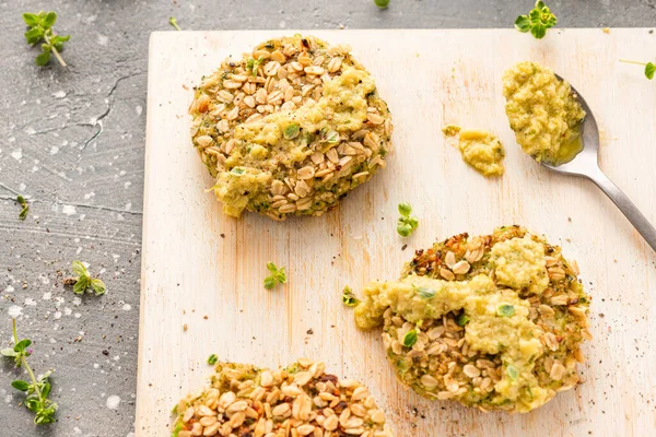 Brokoli Yulaf Ezmeli Yapımı Vege Böreği — Stok fotoğraf