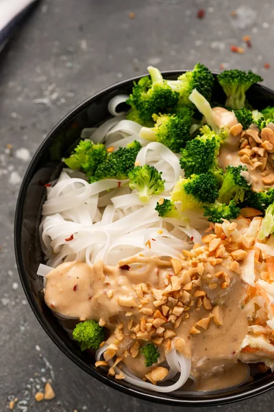 Friska Ramen Soppa Arrangeras Dekorativ Skål Och Serveras — Stockfoto