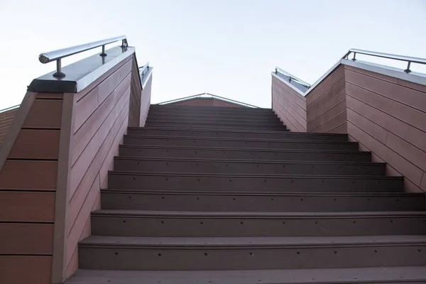 Escaleras Puente Marrón Con Valla —  Fotos de Stock