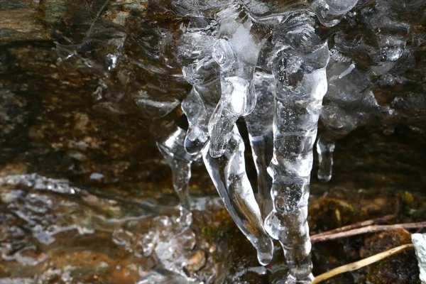 Icicles Degelo Semelhantes Partes Corpo Humano Com Queda Água Nas — Fotografia de Stock