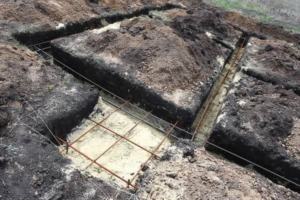 Ev bina inşaat sezonu başında dilimleri kazık ve teyp temel (fundament) altında kazma teknoloji