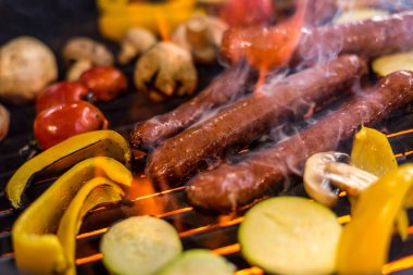 Sosis ve sebze ızgara