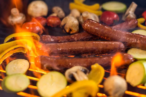 Korv Och Grönsaker Grillen — Stockfoto