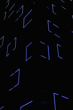 siyah bir zemin üzerine geometrik şekiller