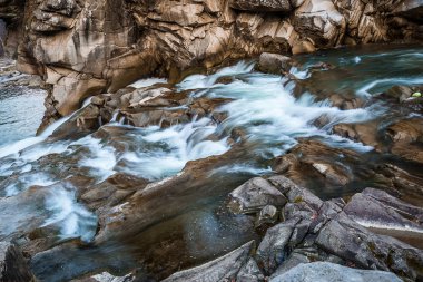 Rocky river su tüm çerçeve için kefen