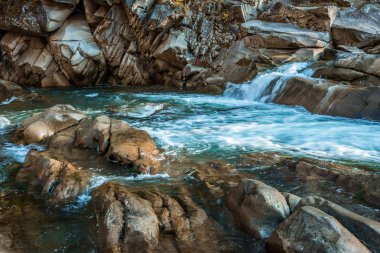 Rocky river su tüm çerçeve için kefen