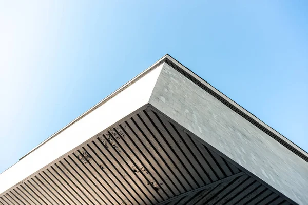 Konzeptionelles Bauen Vor Blauem Himmel — Stockfoto