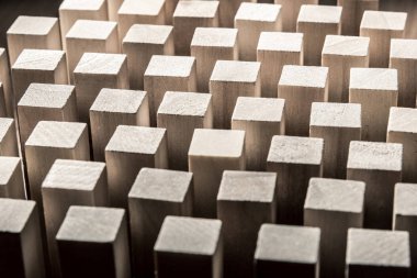 Risk ve strateji iş, pek çok özdeş ahşap bloklar içinde. Yatay çerçeve